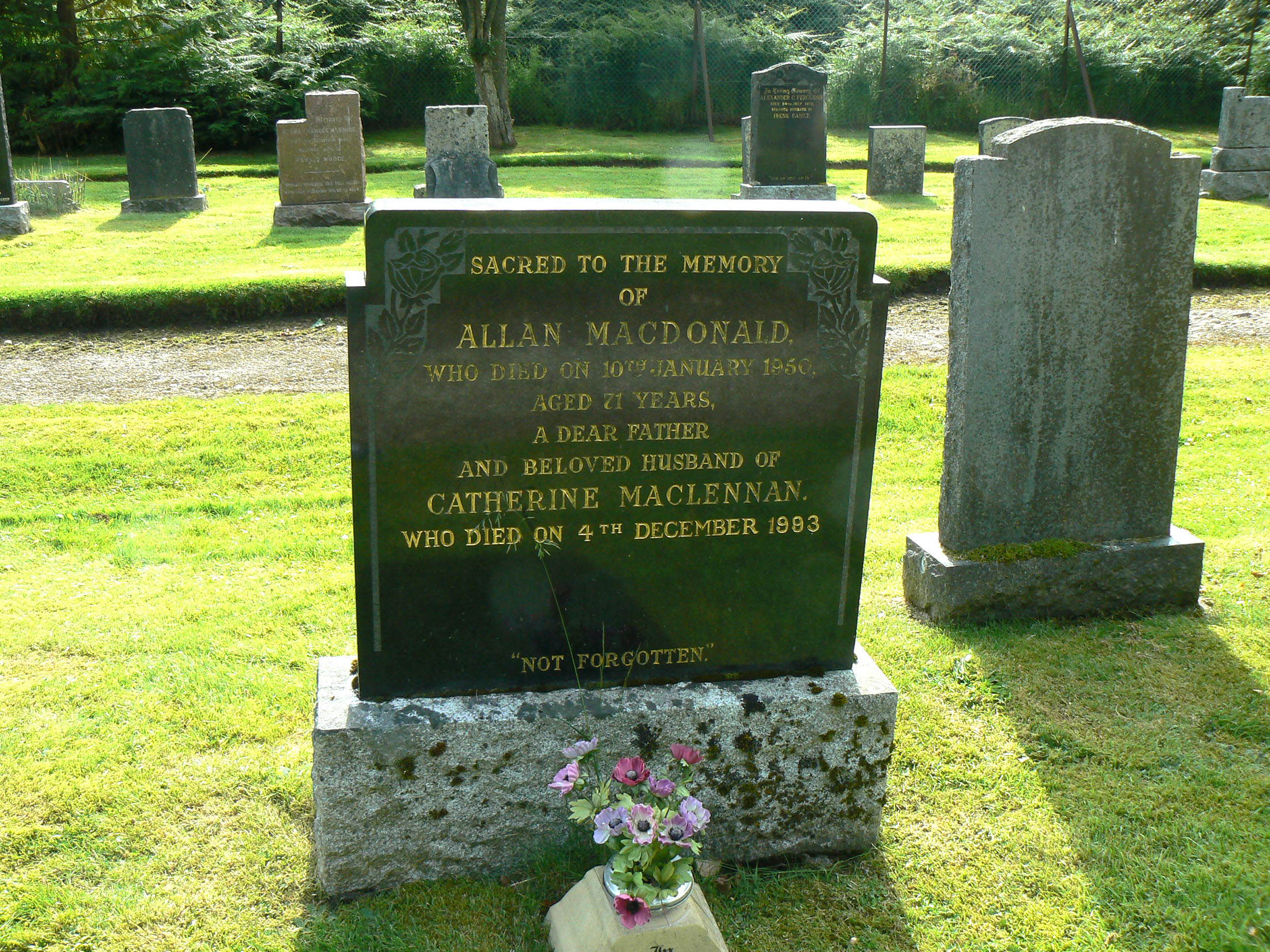 Photo of headstones/Catherine McLennan d1993 hdstn Tomnahurich